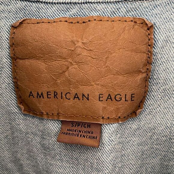 AmericanāEagleāJeanĀ Vestā - Picture 2 of 7